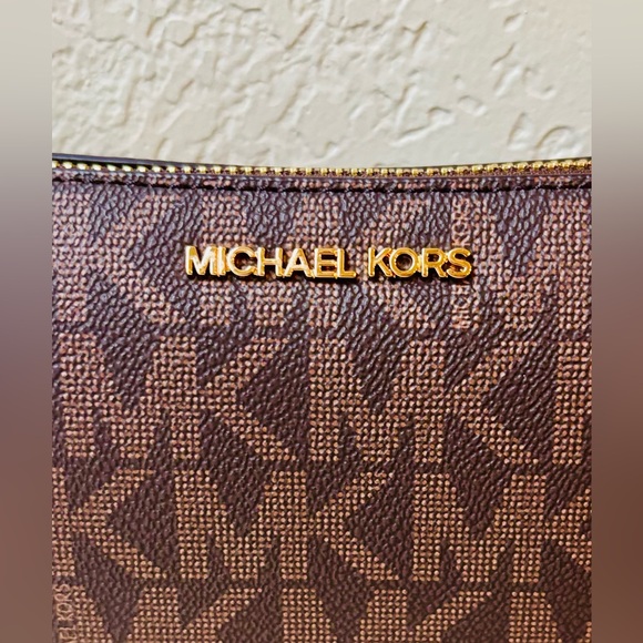 MICHEAL KORS SOLD 🦋 gorgeous shoulder Signature Logo bag NW - Picture 6 of 12
